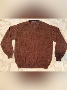 Men’s Northern Isles 100% cotton v neck rust colored knit sweater size large